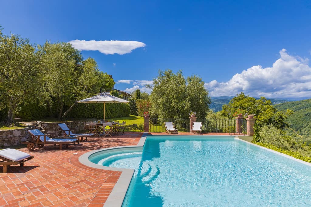 Luxury Tuscan Villa with Exclusive Pool 3